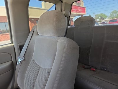 2004 Chevrolet Silverado 2500 HD LS