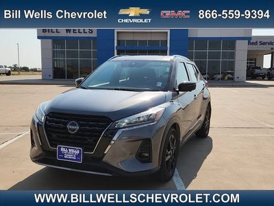 2022 Nissan Kicks SR