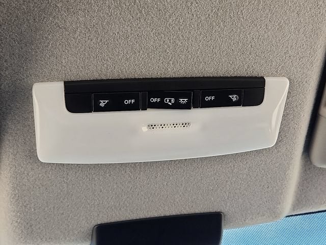 2022 Nissan Kicks SR
