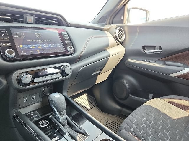 2022 Nissan Kicks SR