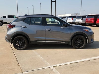 2022 Nissan Kicks SR