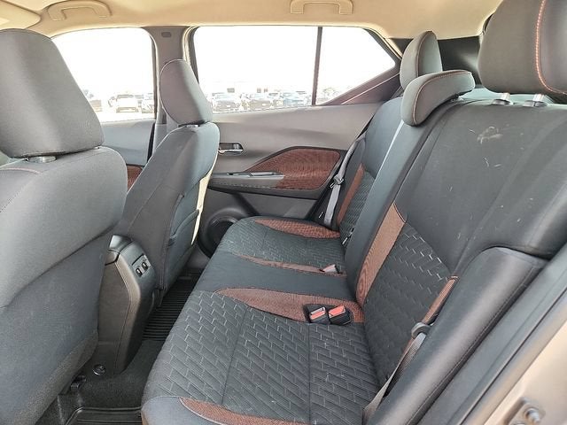 2022 Nissan Kicks SR