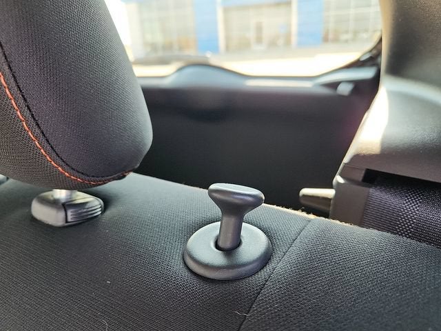 2022 Nissan Kicks SR