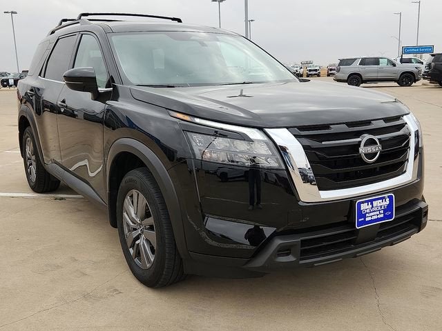 2025 Nissan Pathfinder SV