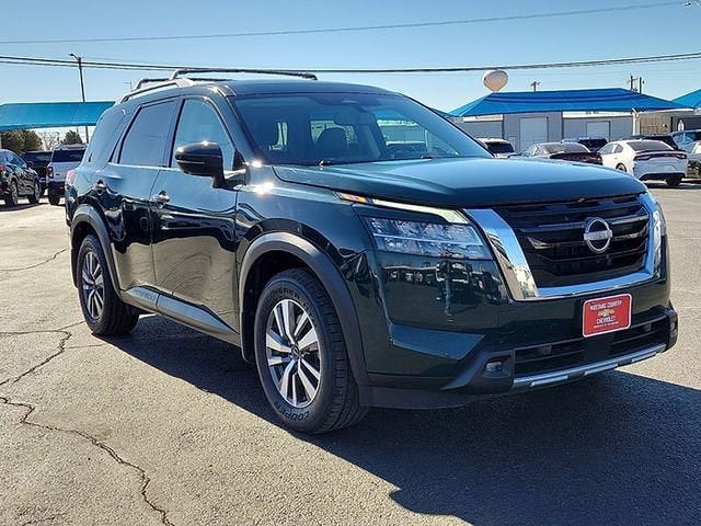 2022 Nissan Pathfinder SL
