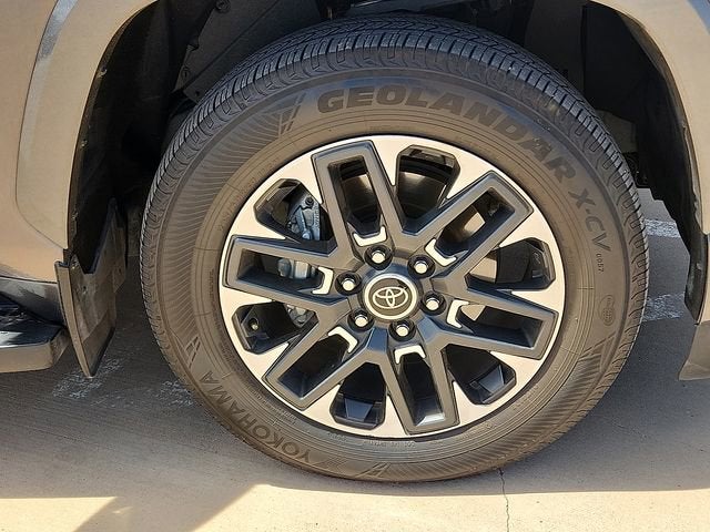 2024 Toyota Sequoia SR5